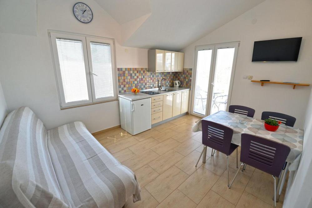 Apartments Viola Betina  Kamer foto